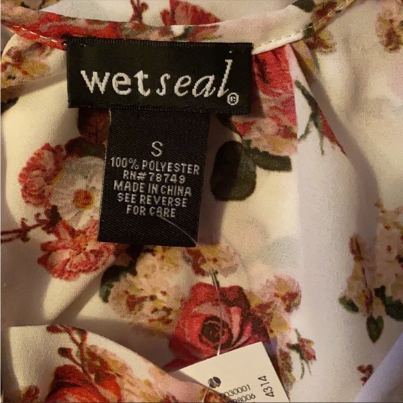 NWT WET SEAL floral top with bow on the back - Picture 5 of 5